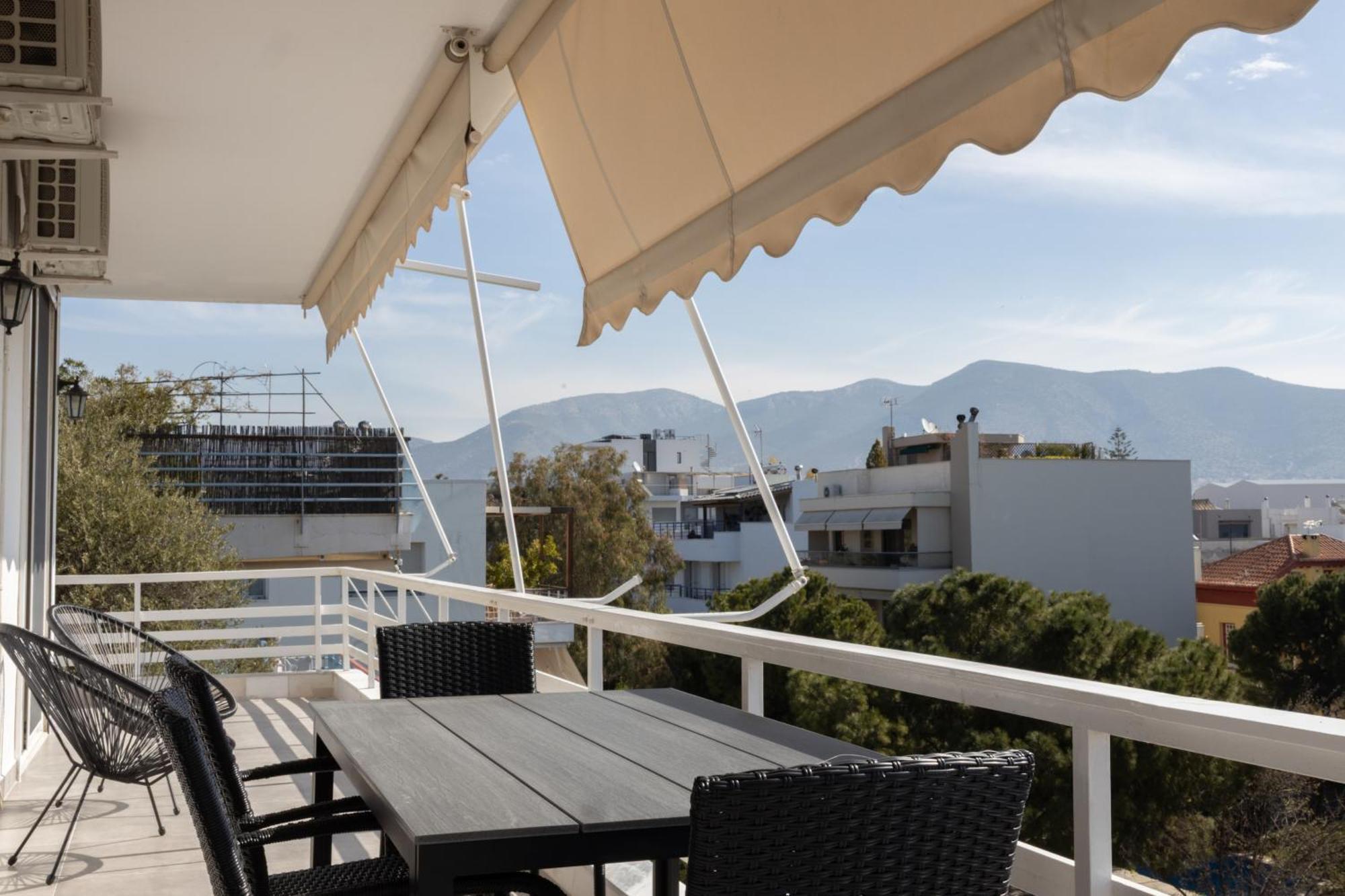 Luxurious 3-Bedroom Seaside Retreat Fully Renovated In 2025 아테네 외부 사진