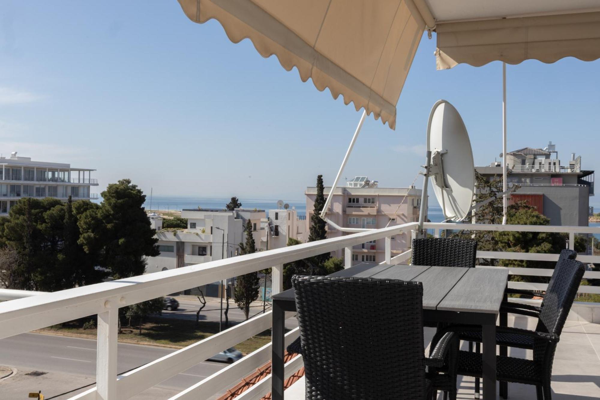 Luxurious 3-Bedroom Seaside Retreat Fully Renovated In 2025 아테네 외부 사진
