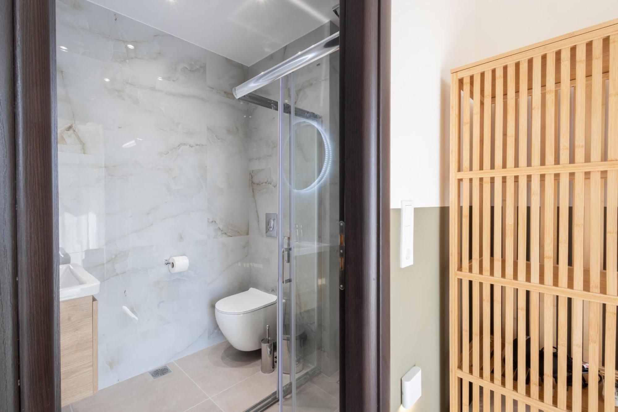 Luxurious 3-Bedroom Seaside Retreat Fully Renovated In 2025 아테네 외부 사진