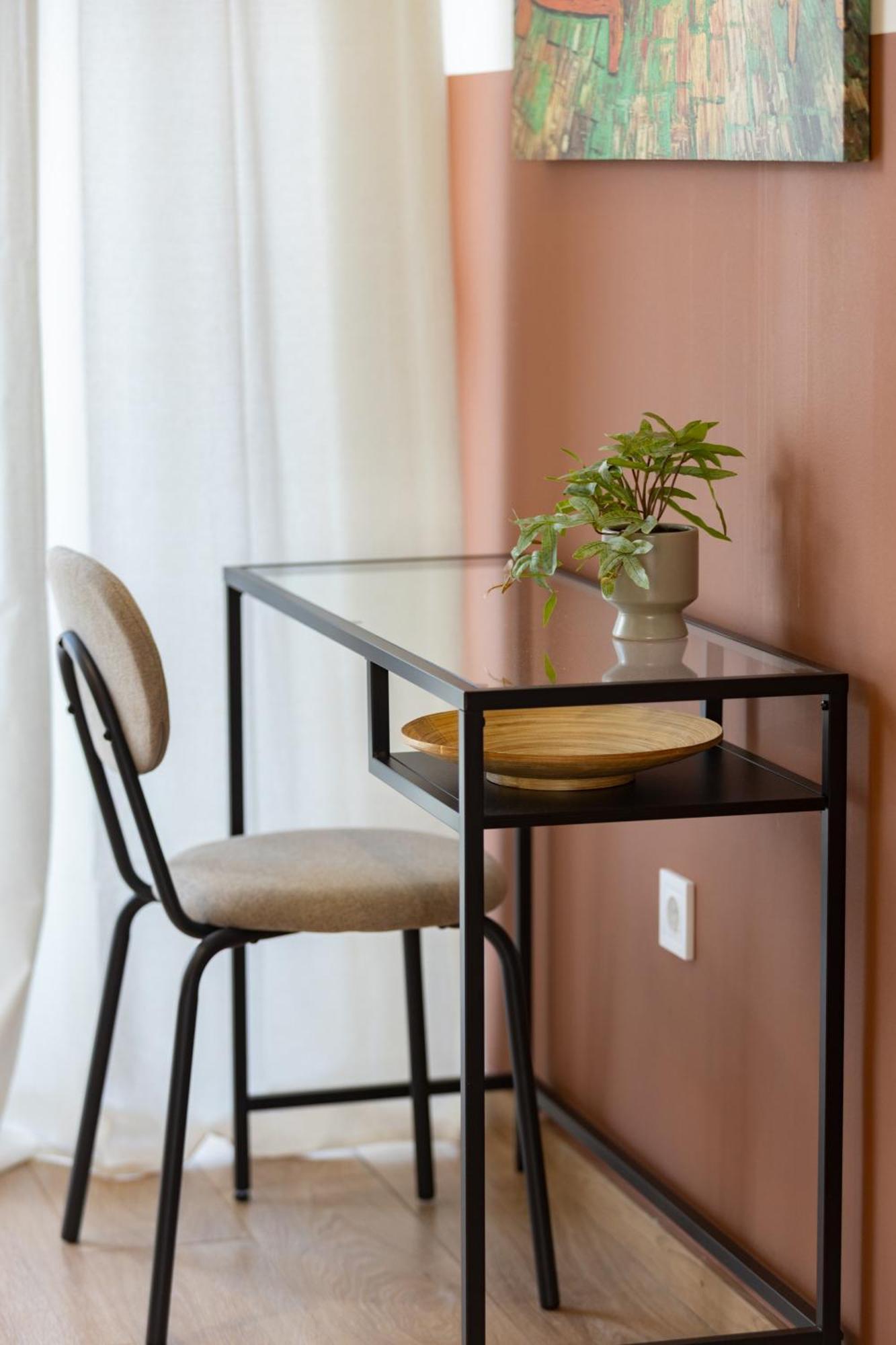 Luxurious 3-Bedroom Seaside Retreat Fully Renovated In 2025 아테네 외부 사진