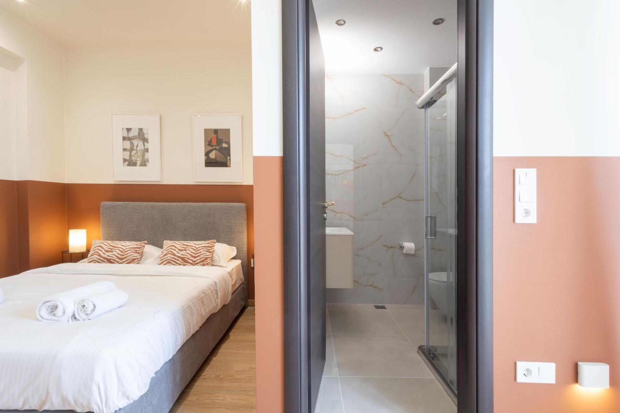 Luxurious 3-Bedroom Seaside Retreat Fully Renovated In 2025 아테네 외부 사진