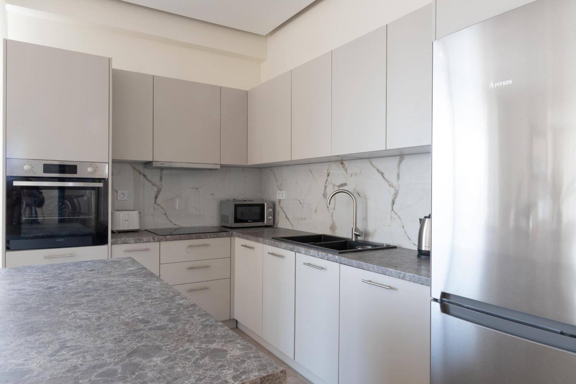 Luxurious 3-Bedroom Seaside Retreat Fully Renovated In 2025 아테네 외부 사진
