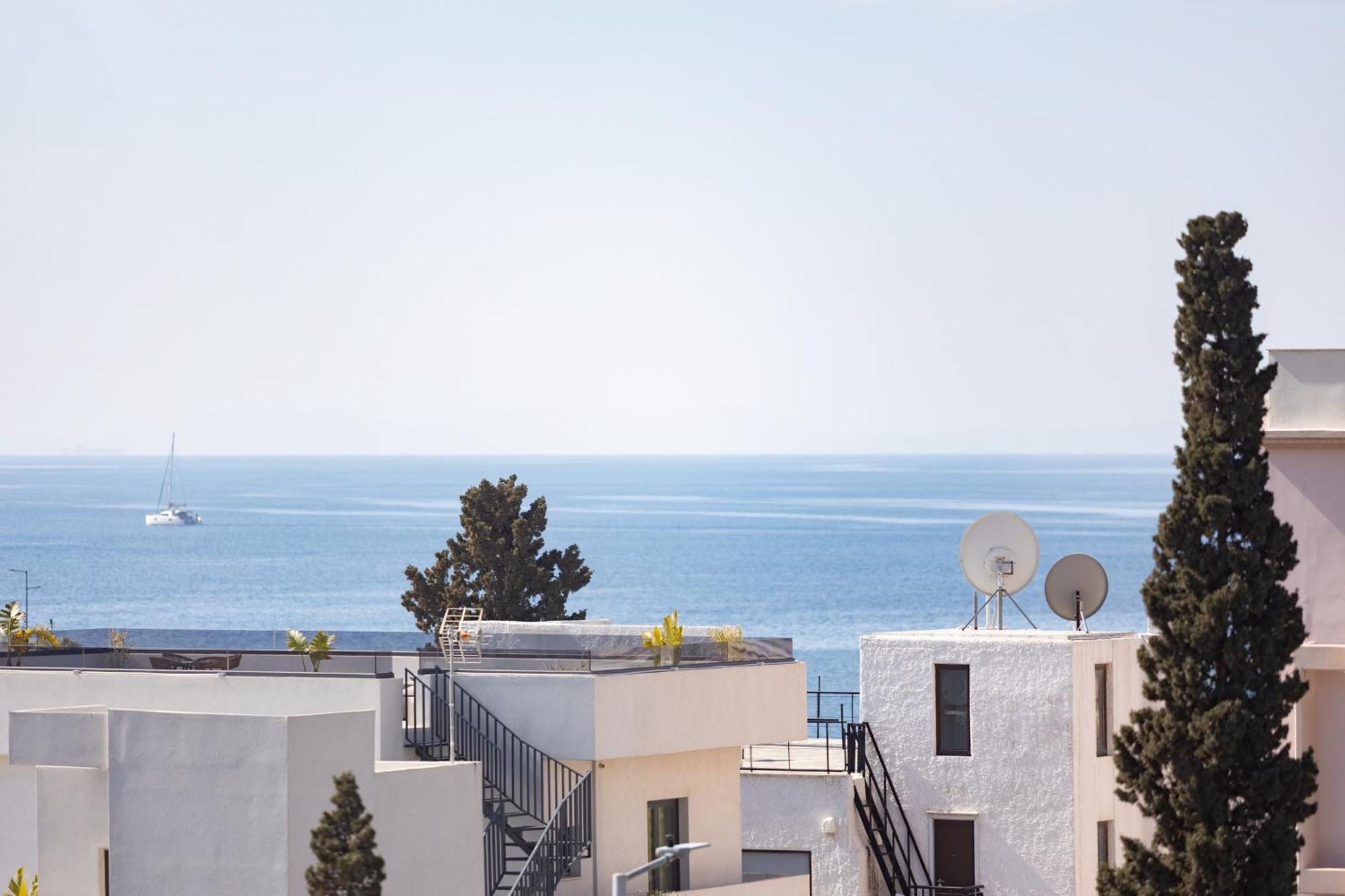Luxurious 3-Bedroom Seaside Retreat Fully Renovated In 2025 아테네 외부 사진